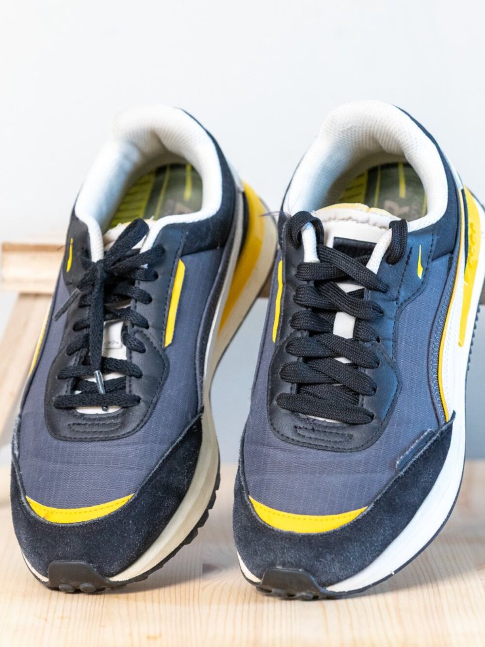 Puma sneakers – men’s size 7C US / EU 39 / CM 25